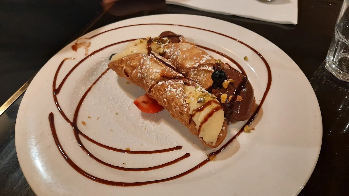 Vanilla Bean Custard Cannoli