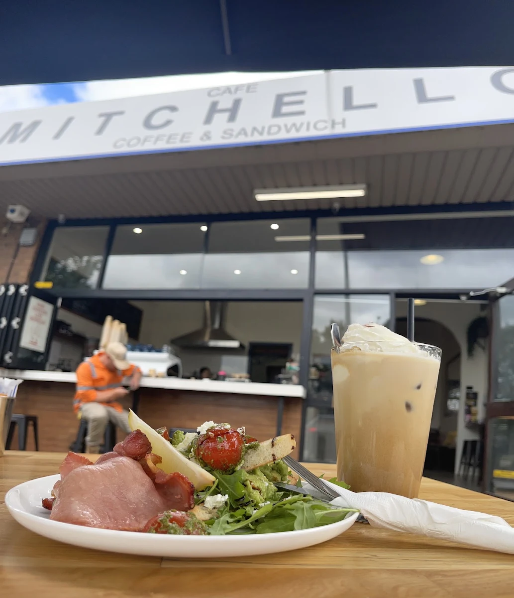 Highlights, Cafe Mitchello