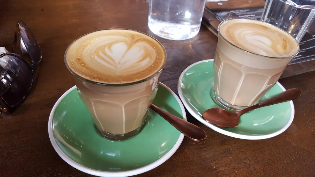 Almond Latte, Extract Espresso.
