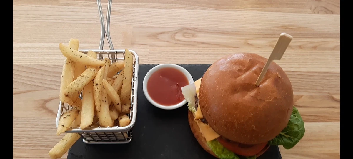 Hamburger & Chips, Moka Pot Tuggerah