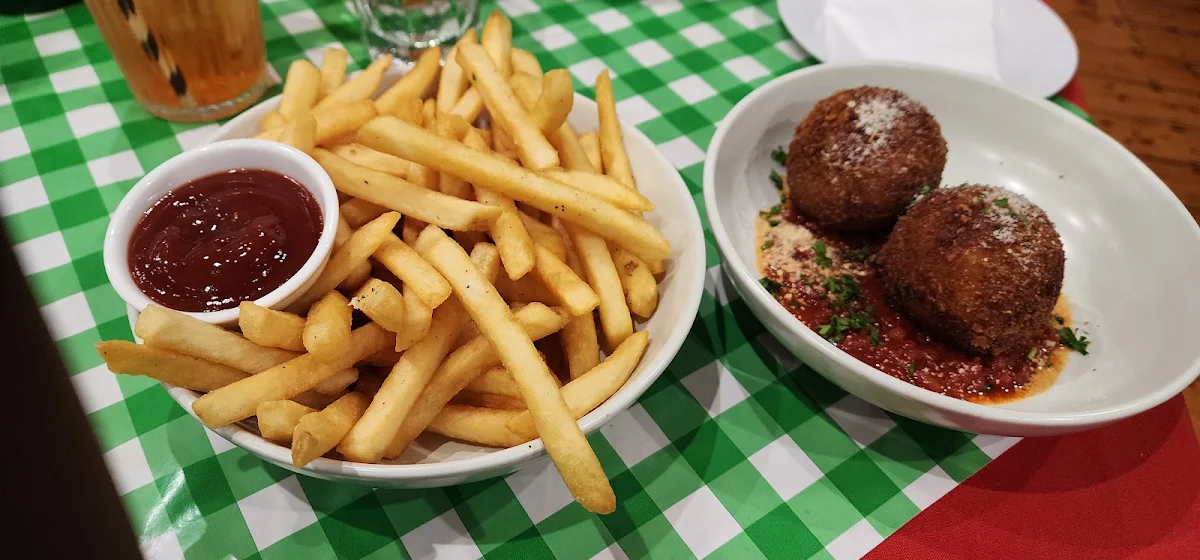 Chips, Cafe Di Roma