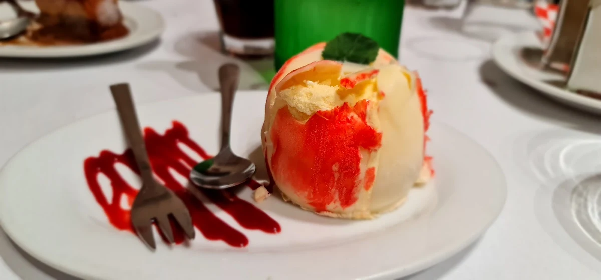Forbidden Apple, Cafe Di Roma