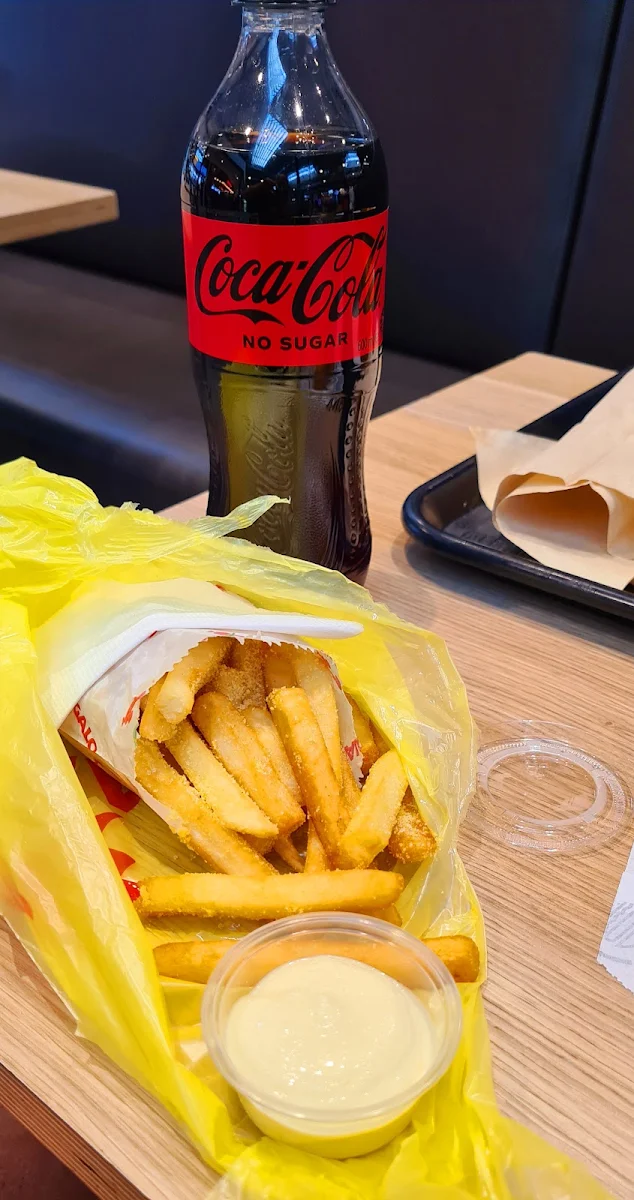 Hot Chips, Ogalo Macarthur Square