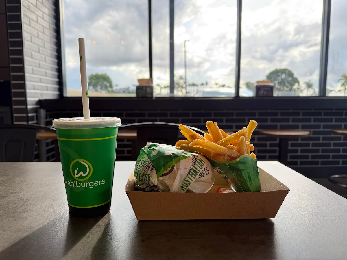 Highlights, Wahlburgers