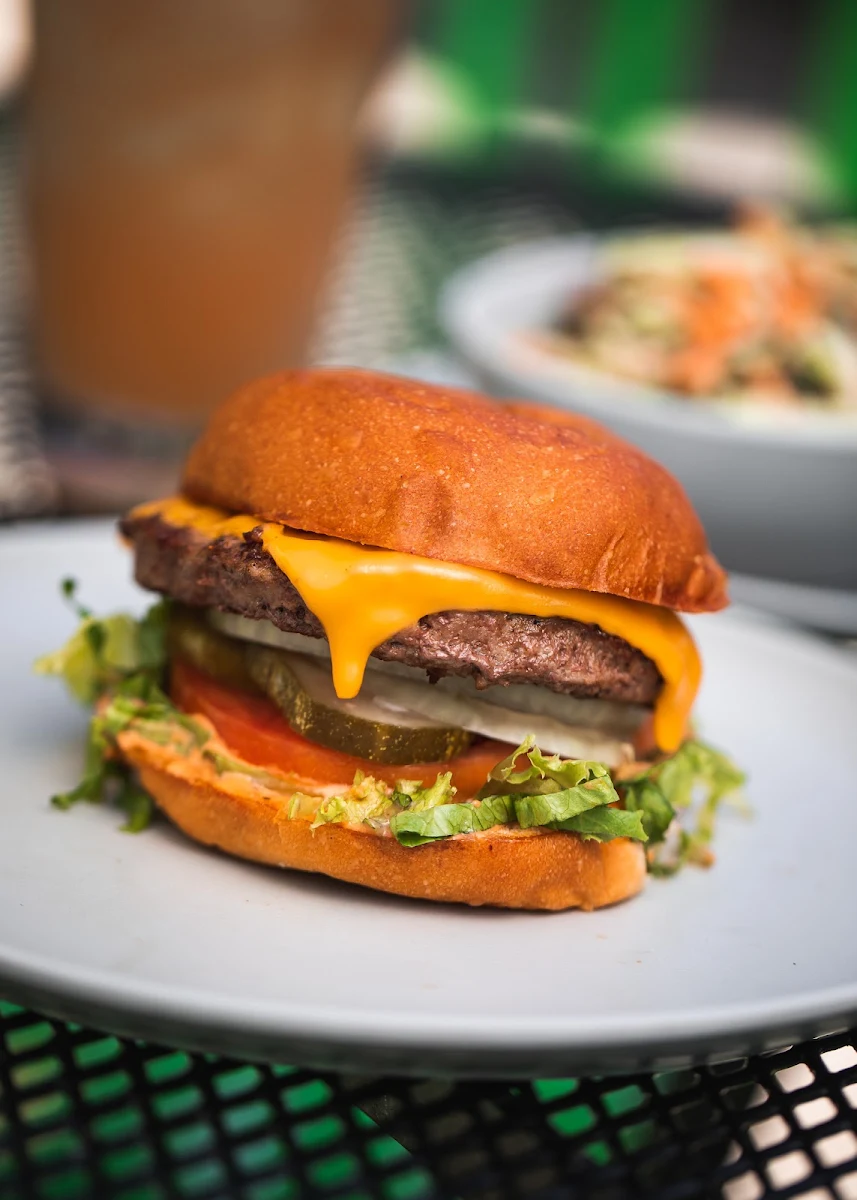 Highlights, Wahlburgers