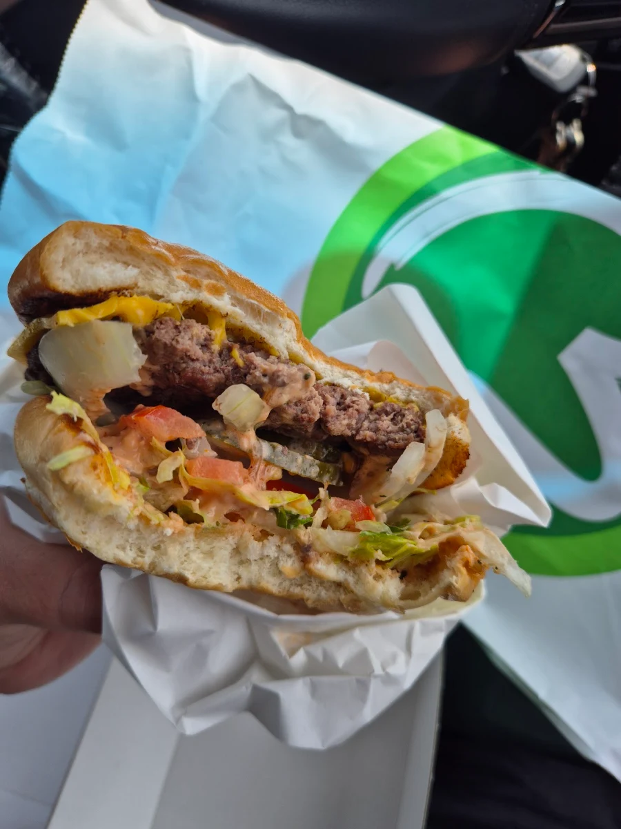 Highlights, Wahlburgers