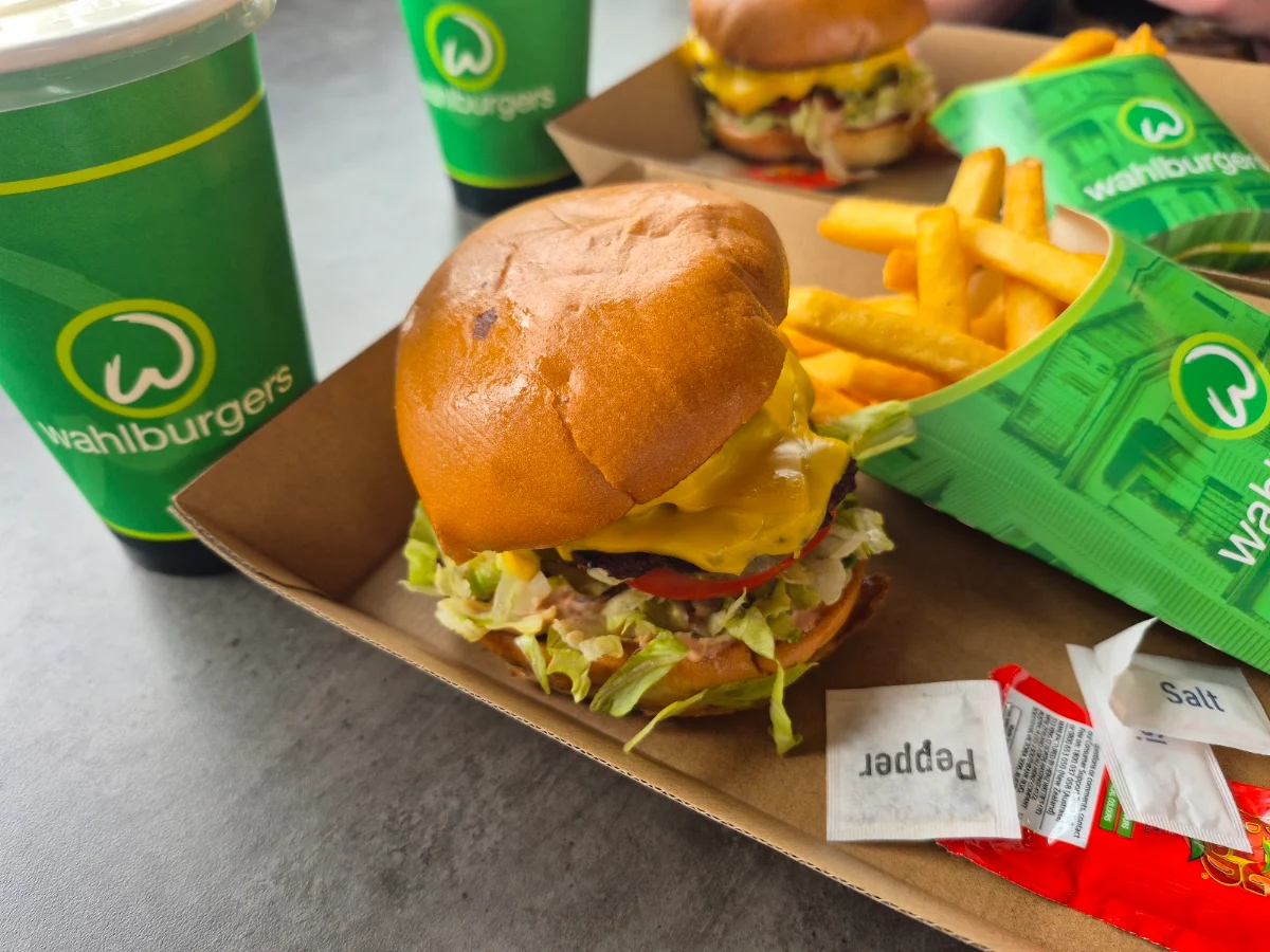 Highlights, Wahlburgers