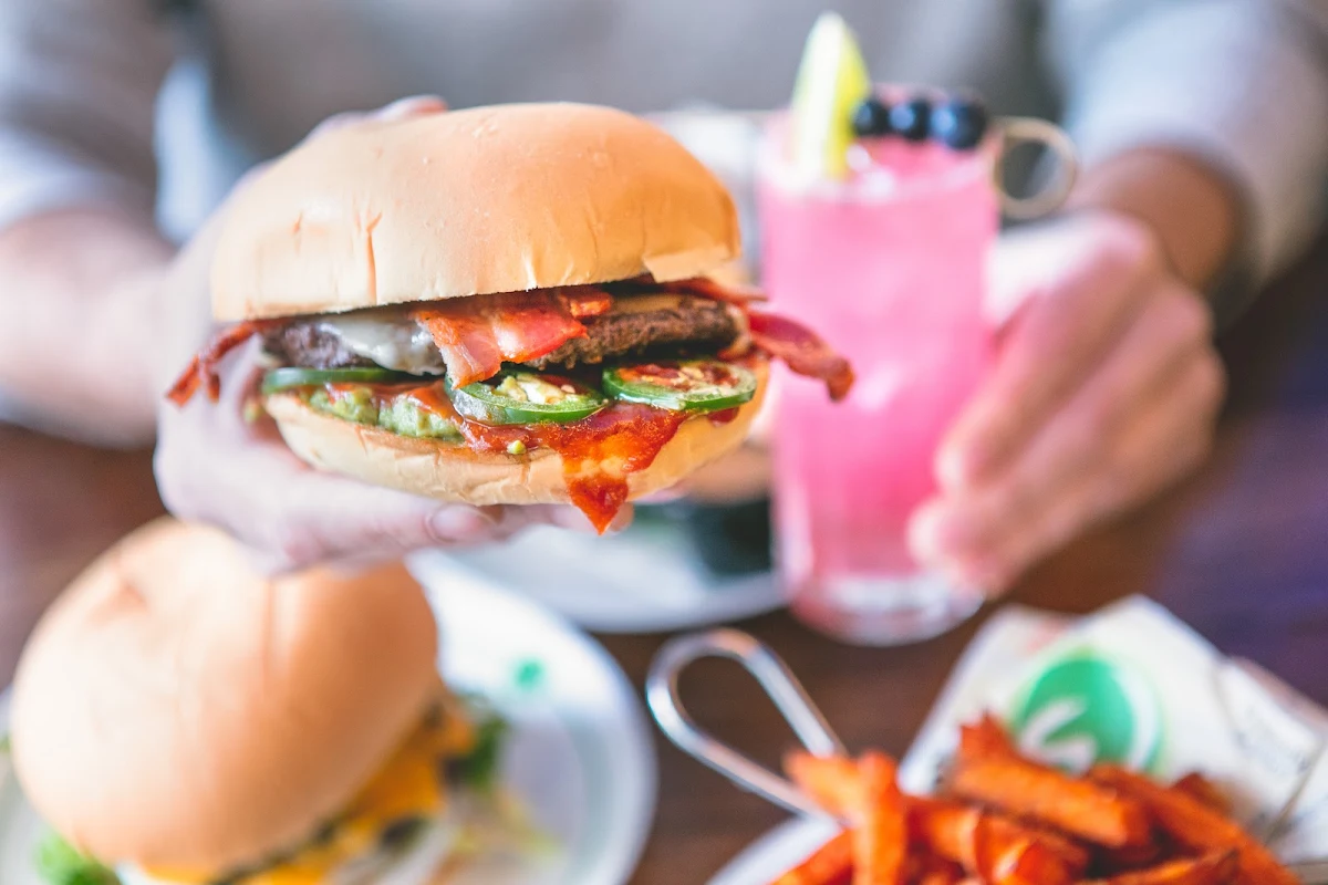 Highlights, Wahlburgers