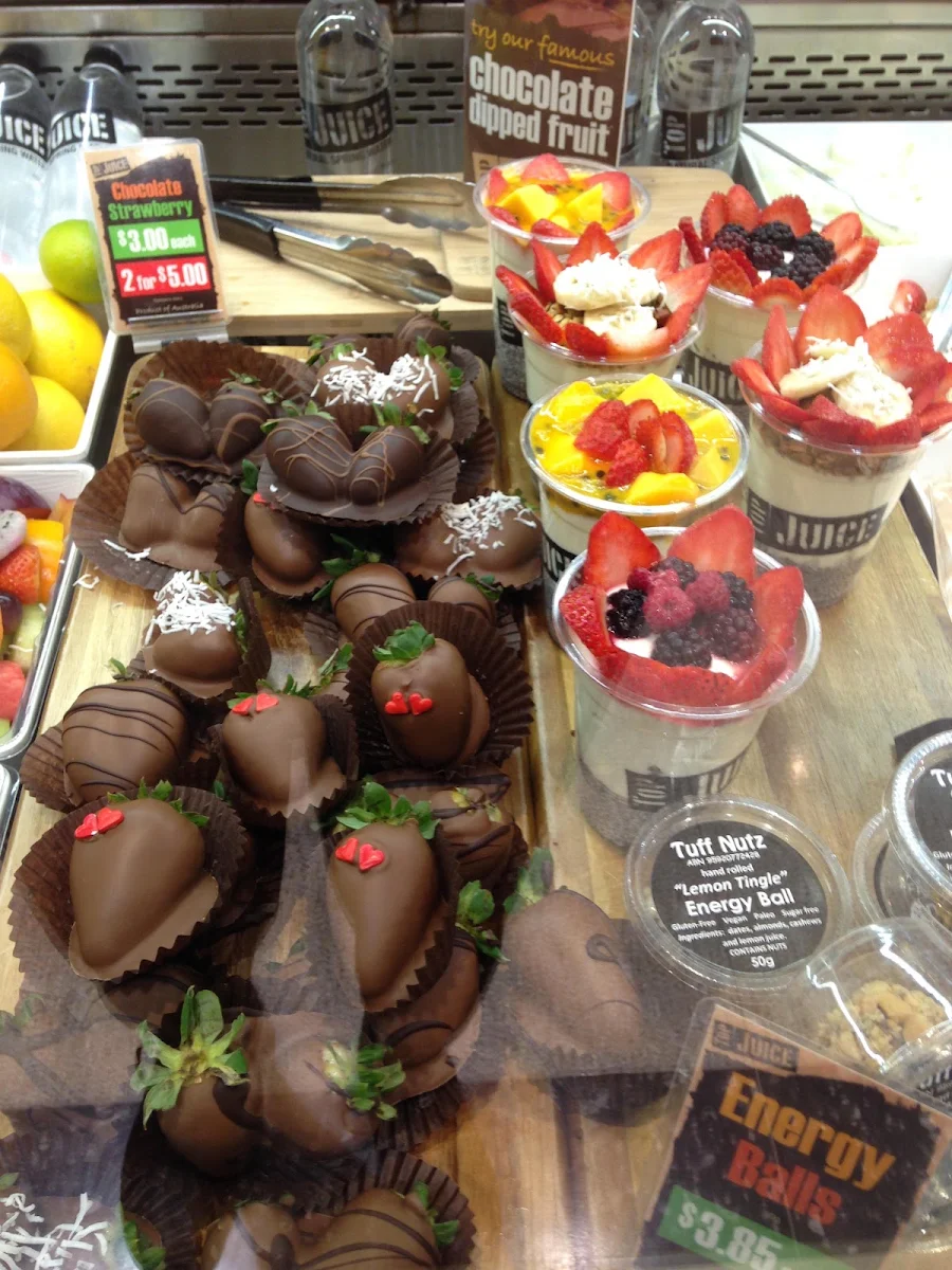 Dubai Choc Strawberry Cup 689 KJ