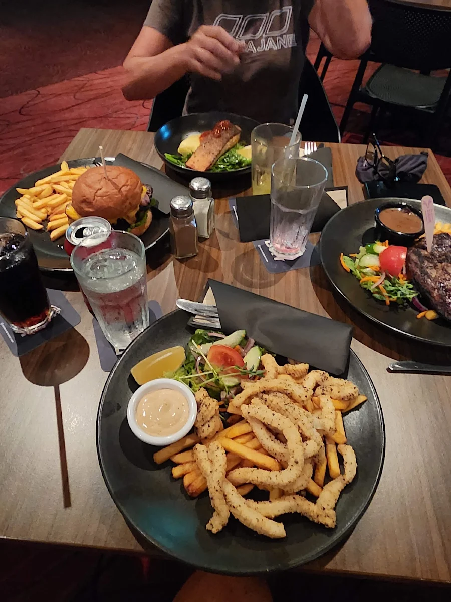 Highlights, Capricorn Tavern