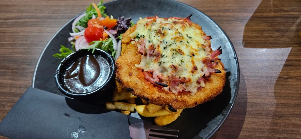 Highlights, Capricorn Tavern