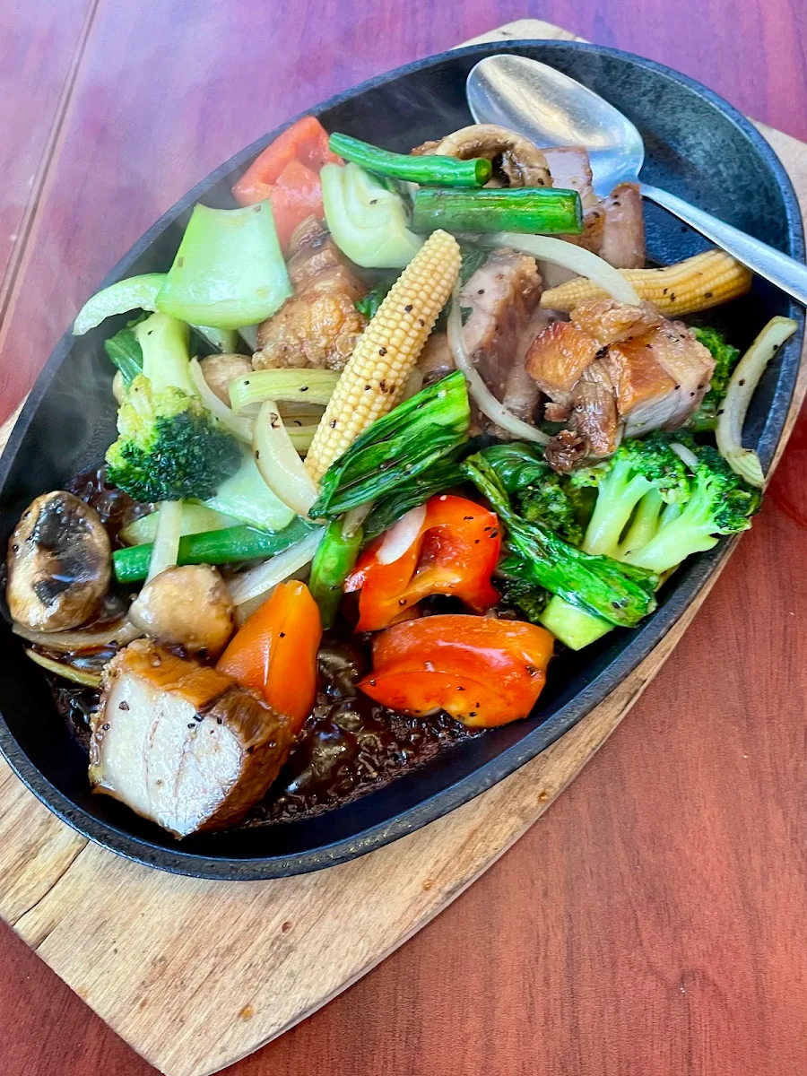 Sizzling Crispy Pork with Black Pepper Sauce