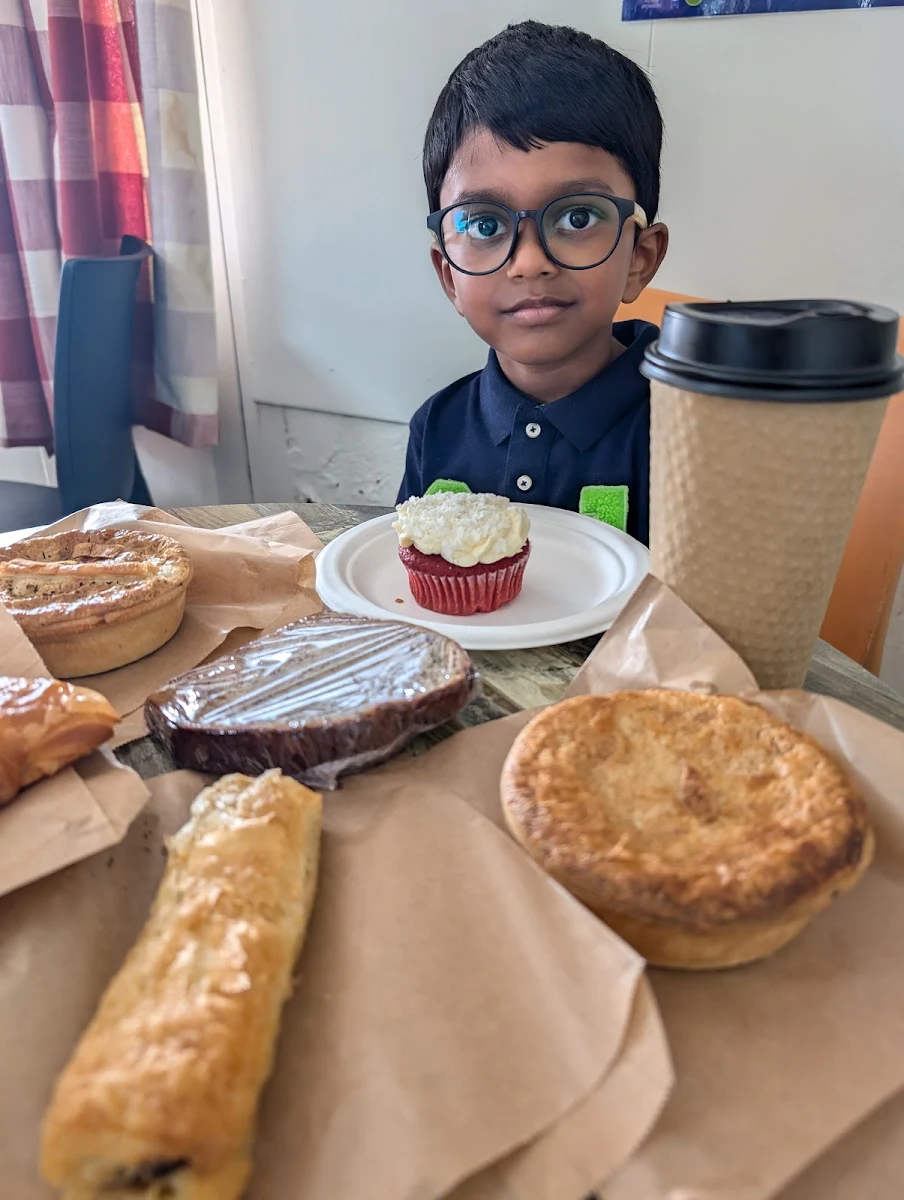Pies, Tully Pies