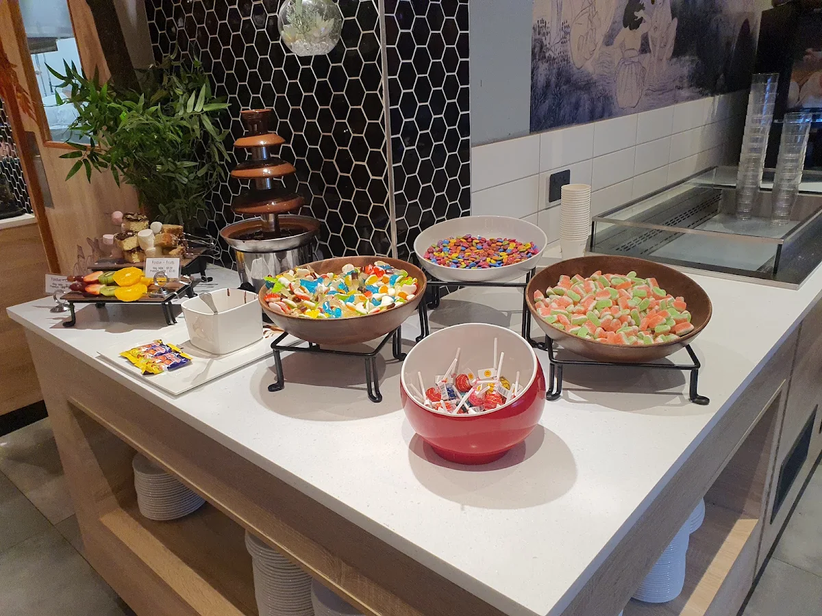 Dessert Bar, Coo.King BBQ & Hotpot