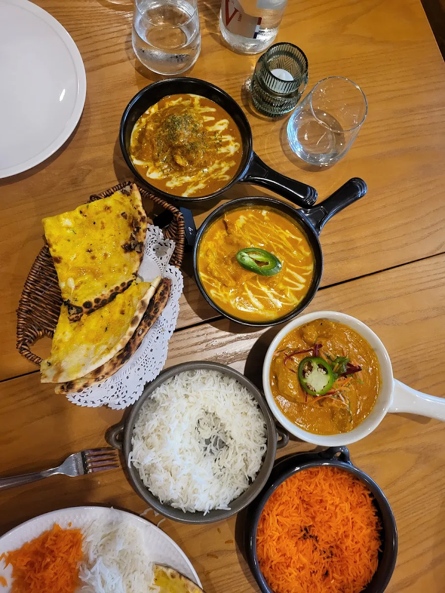 Saagwala Chicken, Roshni by Raj