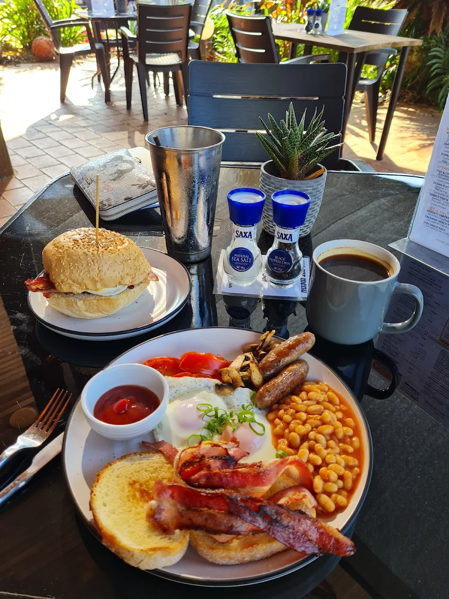 Big Breakfast, Beachy's Coconut Cafe
