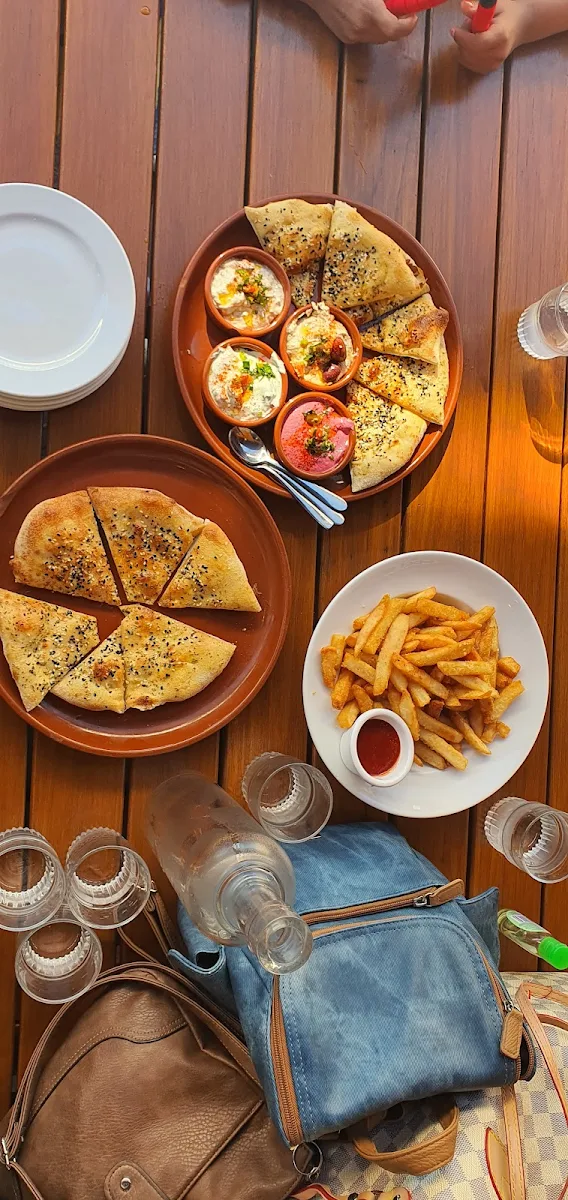 Pita Bread with Hummus