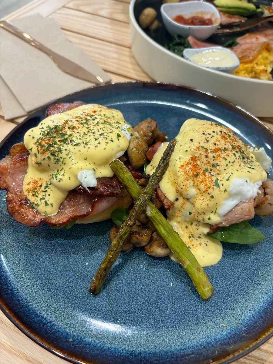 Eggs Benedict
