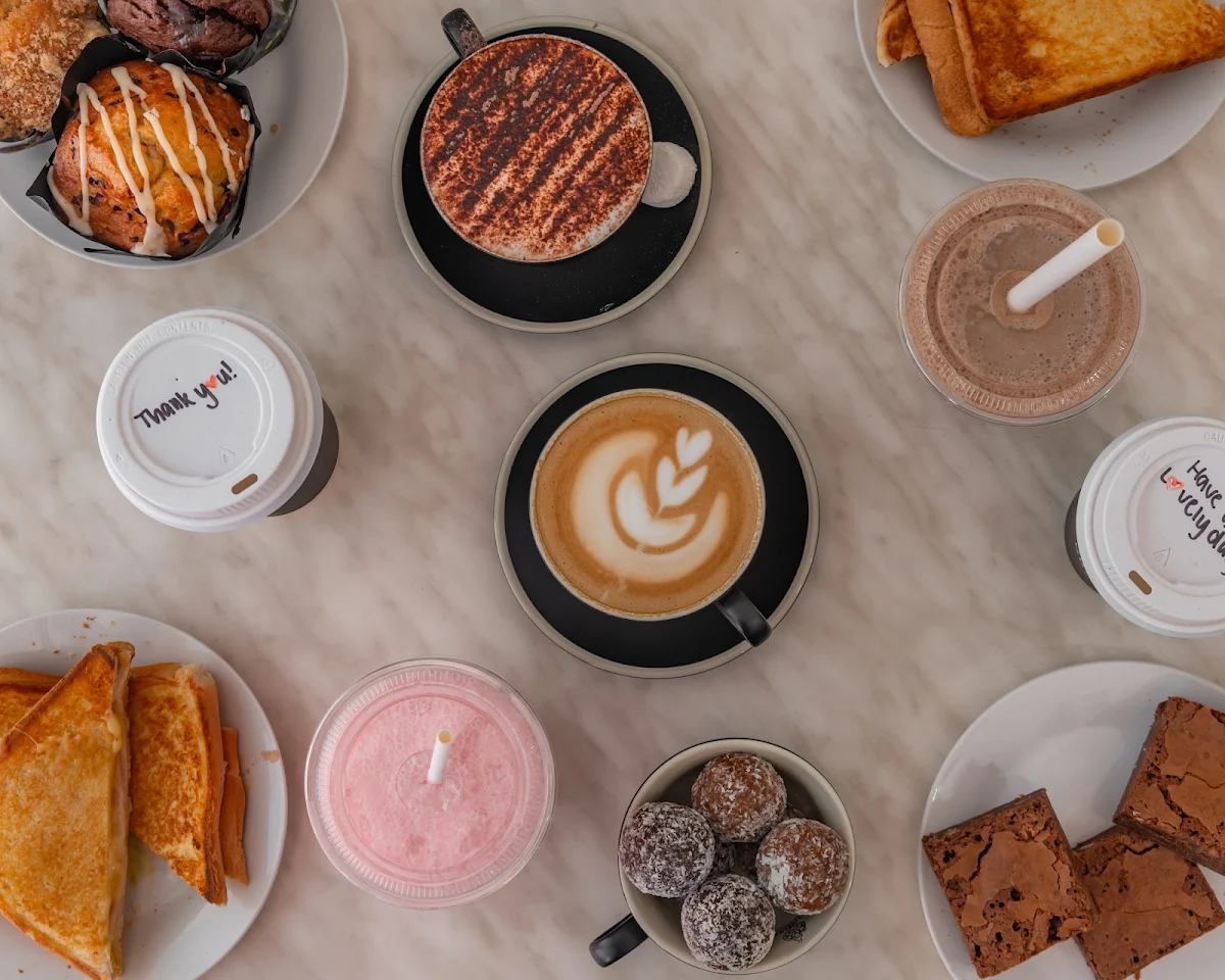Highlights, Coffee & Dessert on Toolooa (Drive Thru)