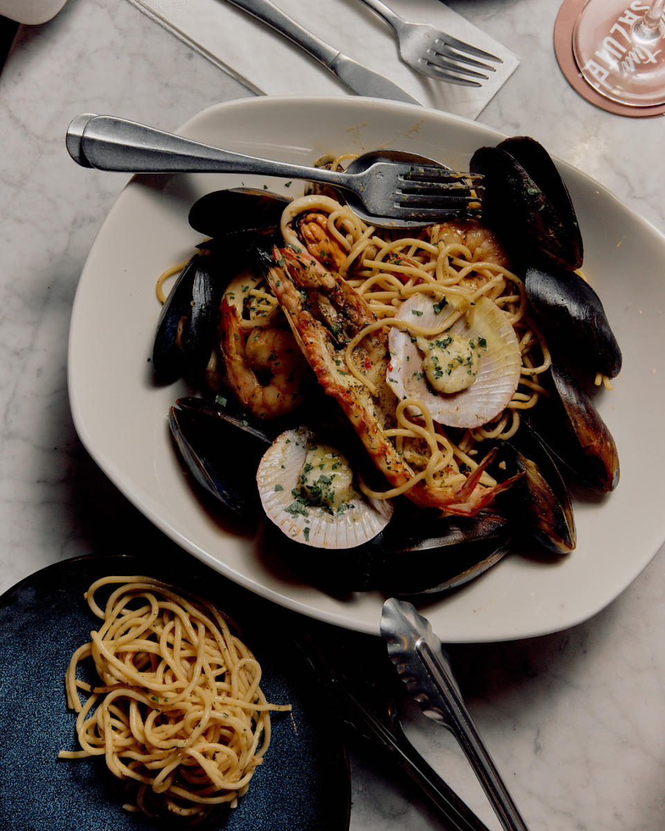 Spaghettoni Pescatora, Postmistress Eatery