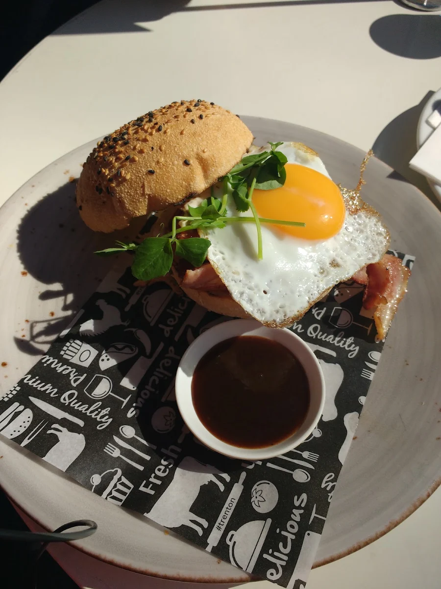 Bacon & Egg Roll, Aromas On Sea