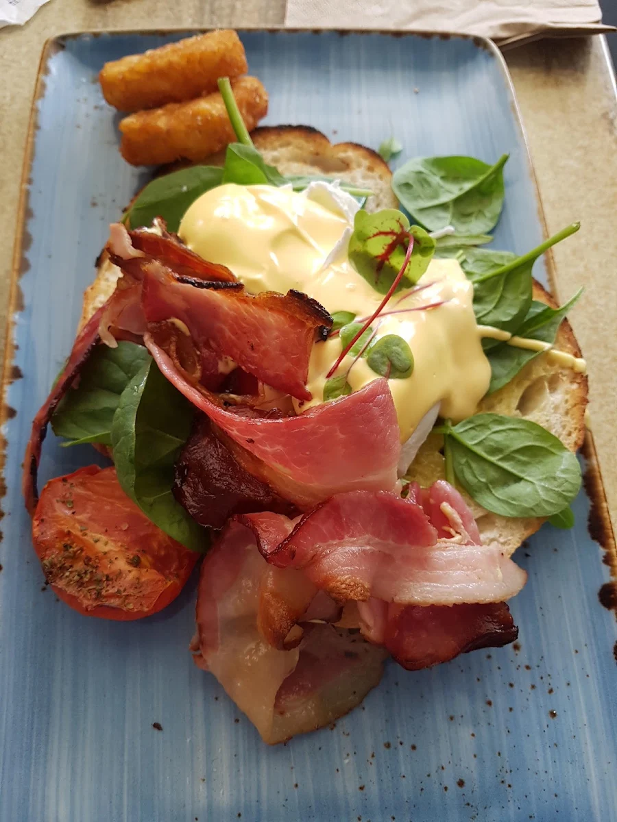 Eggs Benedict, Aromas On Sea