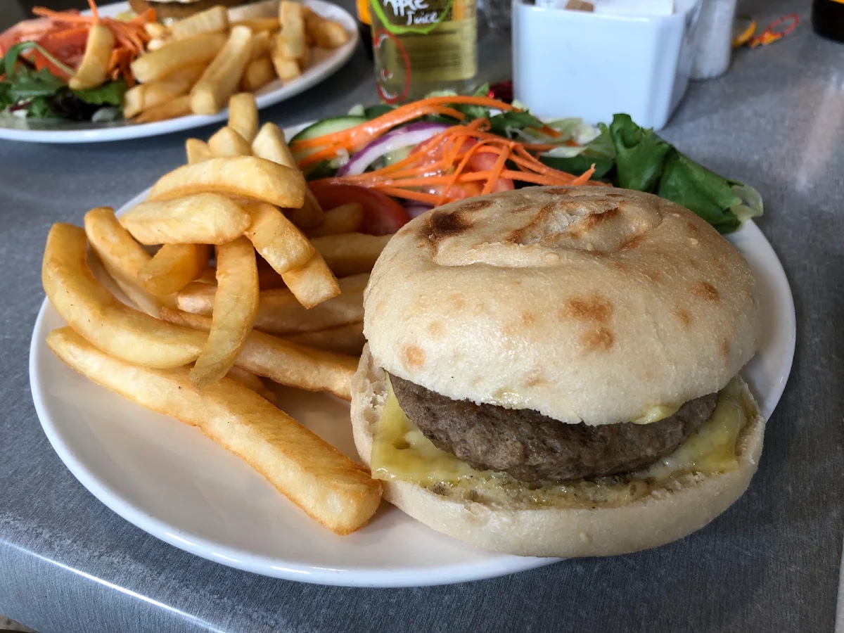 Highlights, Central Greenough Cafe