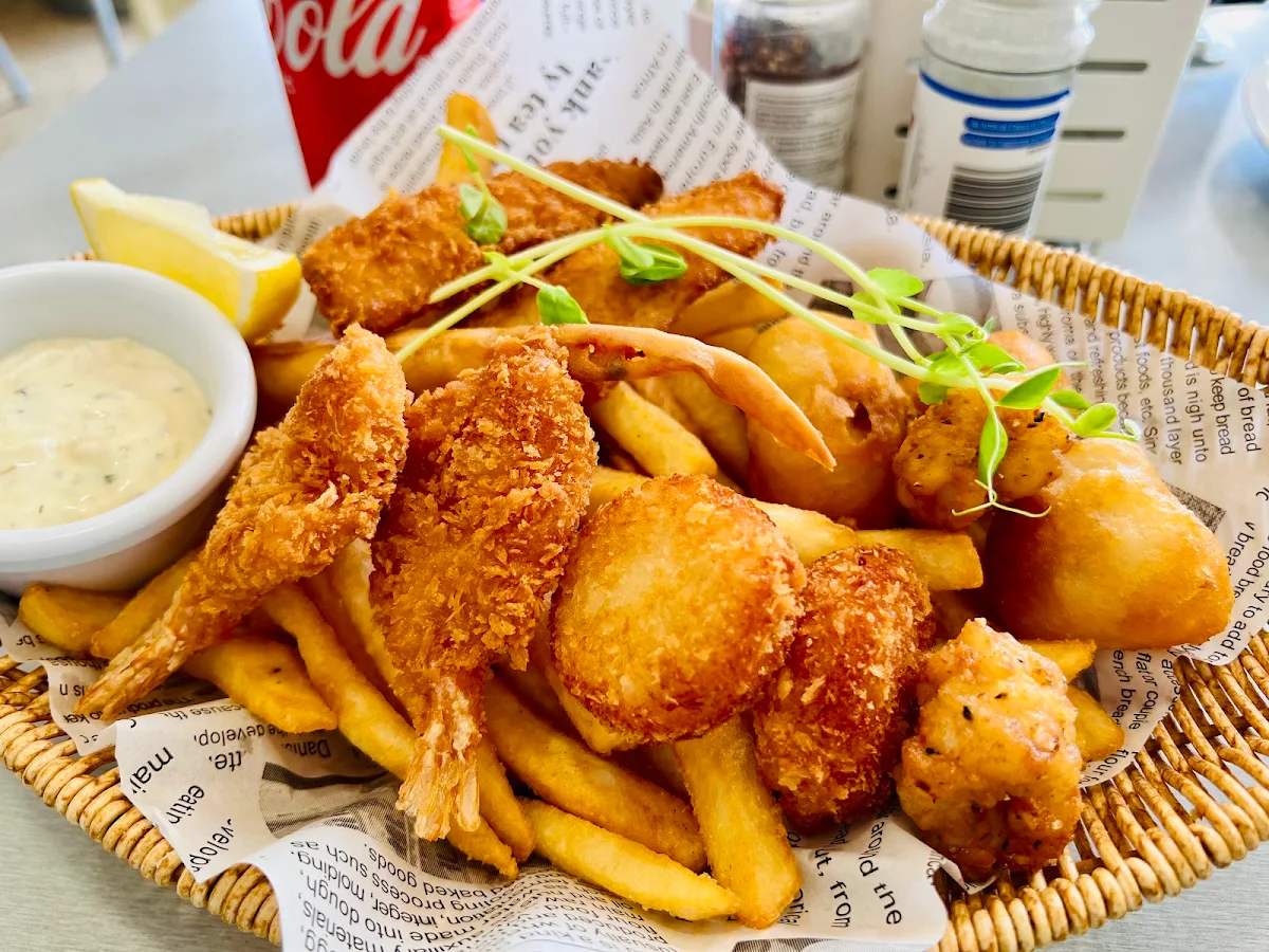 Seafood Basket, Central Greenough Cafe