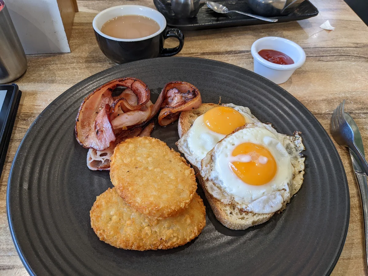 Eggs on Toast with Hash Browns and Bacon