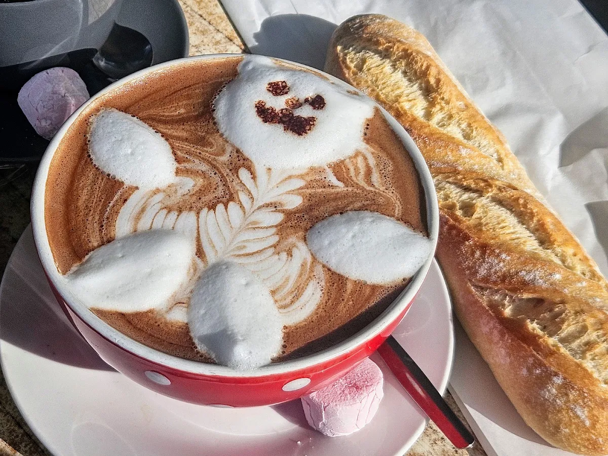 Highlights, Le Parisien Cafe Pâtisserie