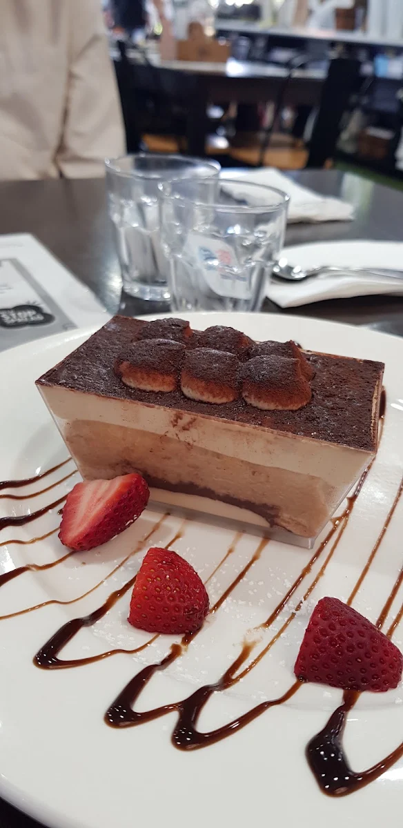 Tiramisu Cake
