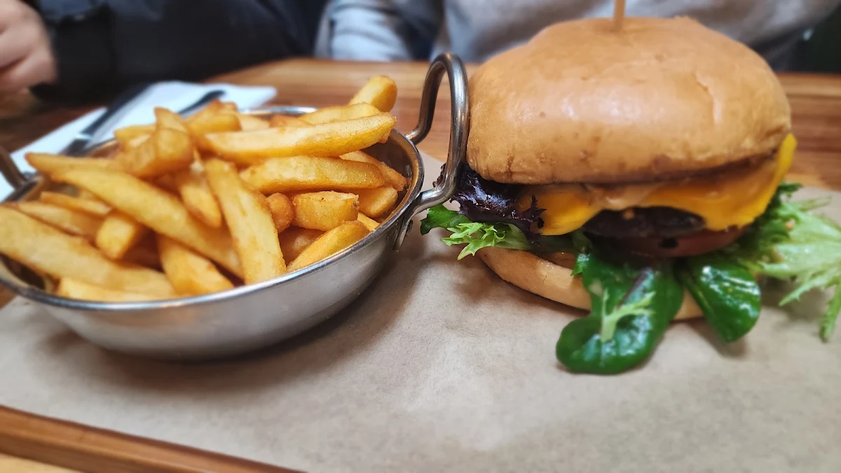 Beef Burger, Pig & Whistle Tavern