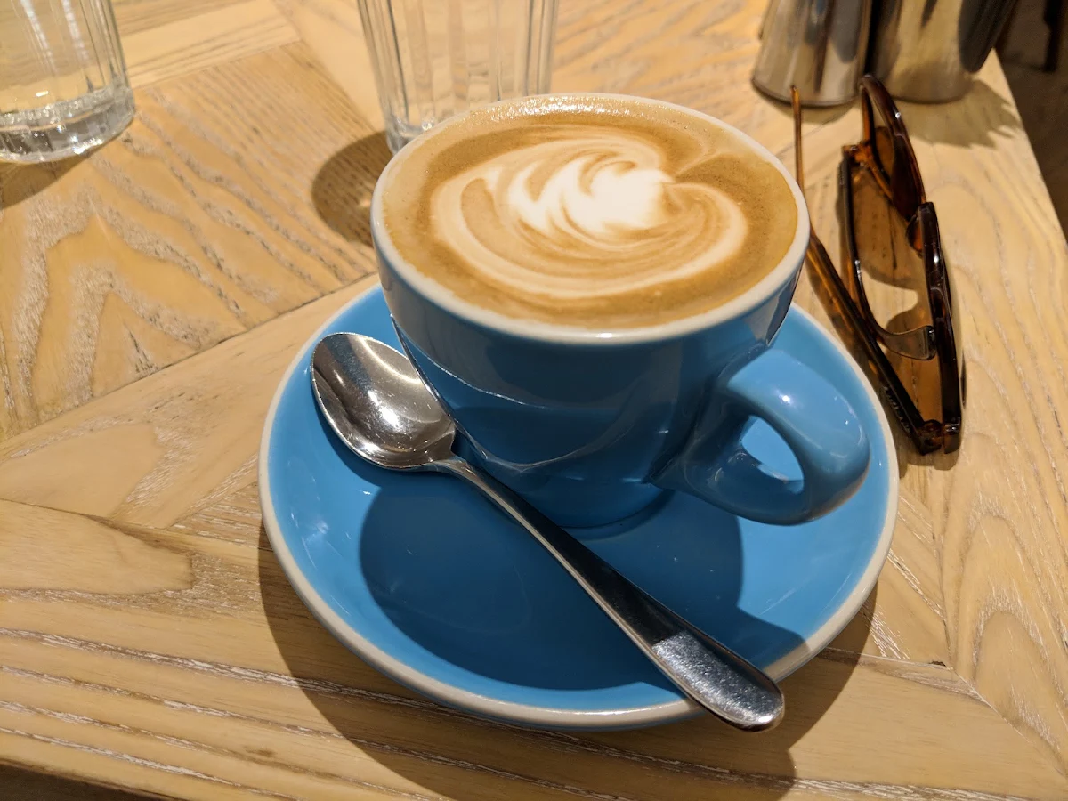 Flat White, Piccadilly Lounge Cafe