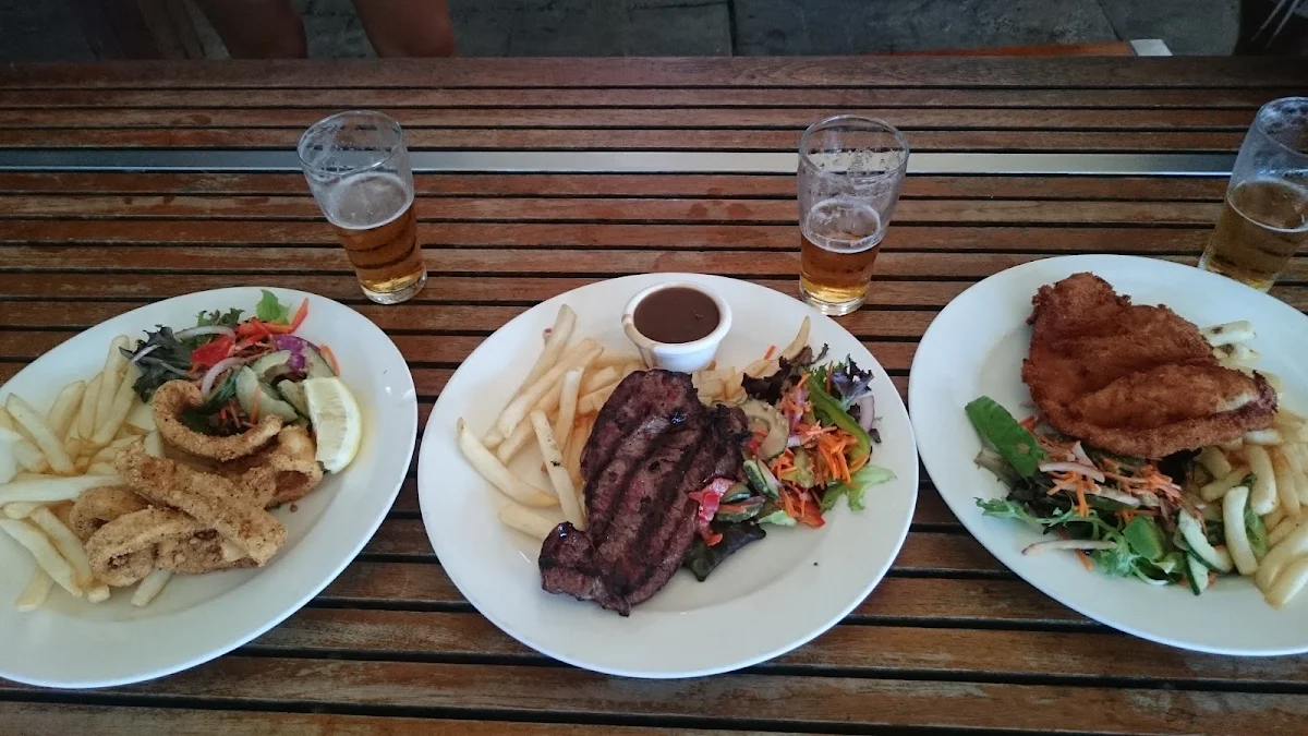 Three Meals, Beaches Bar & Grill