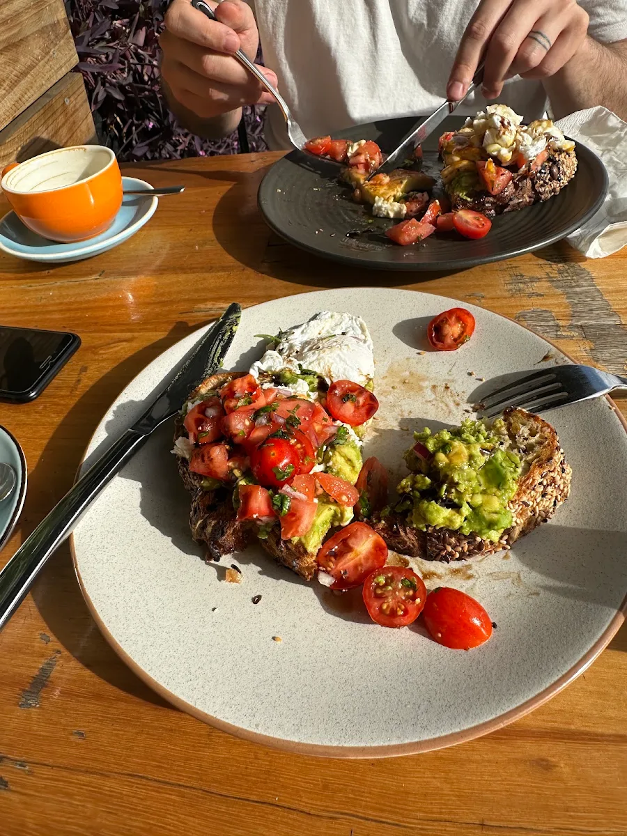 Highlights, Kizmet Cafe