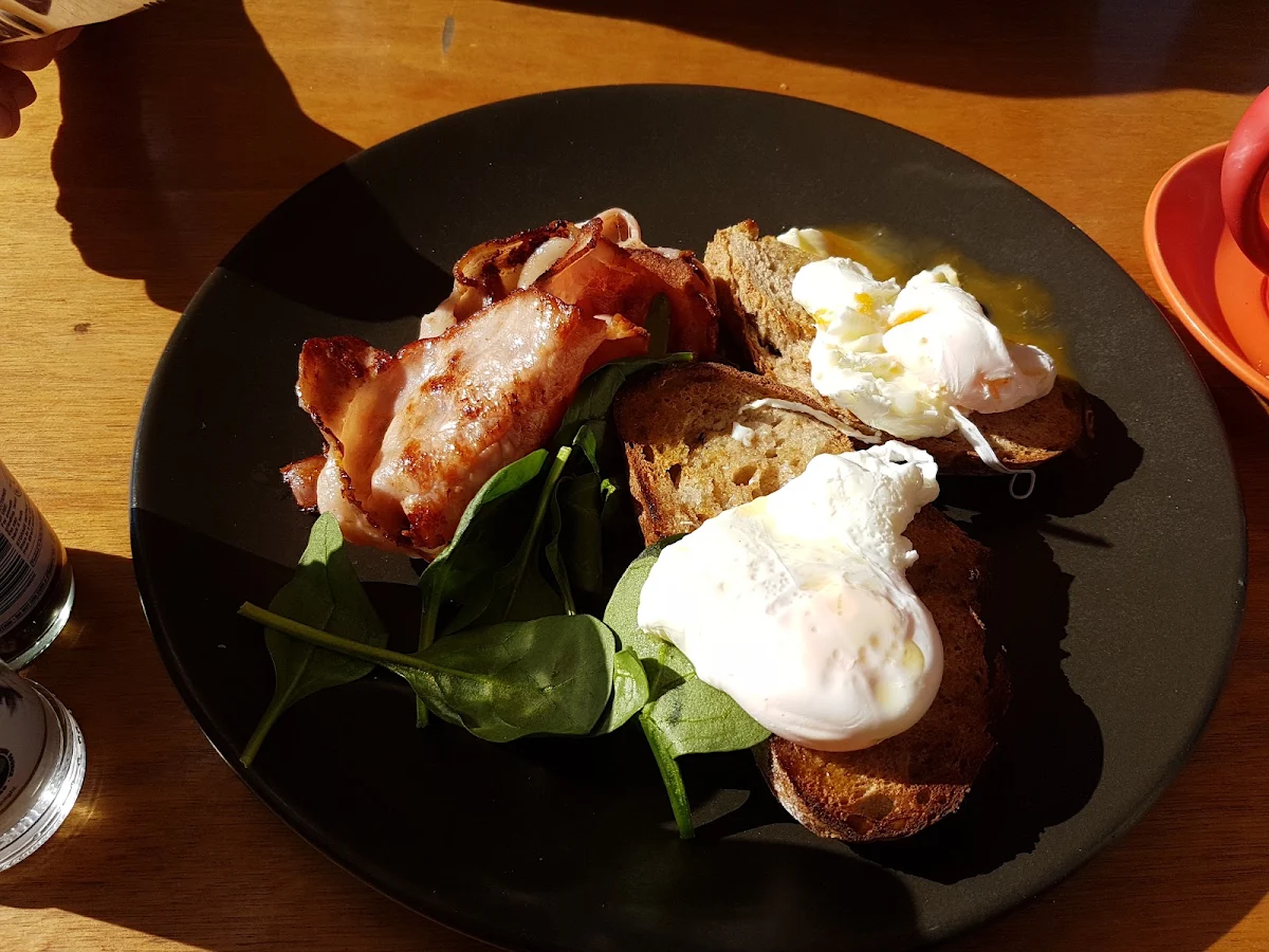 Highlights, Hank's Kitchen
