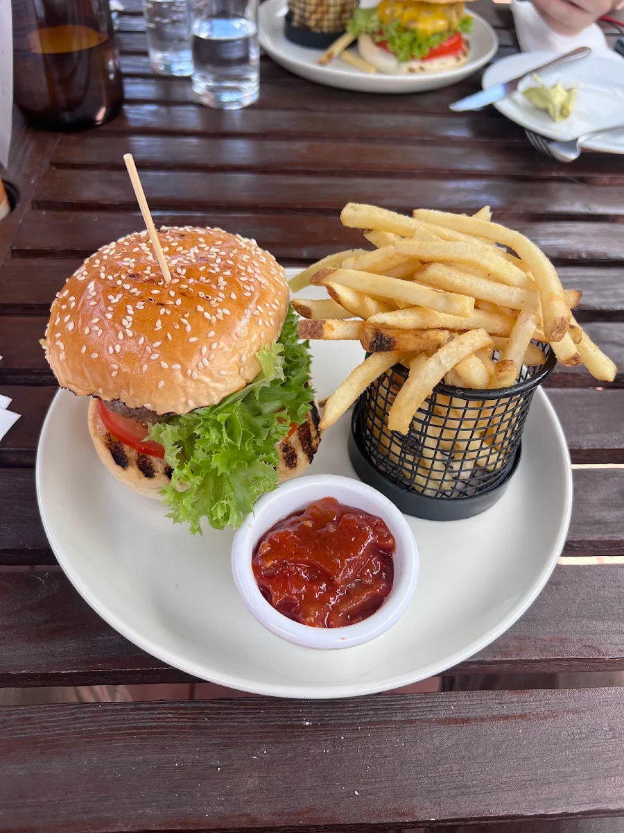 Highlights, Gracie’s Restaurant & Cafe