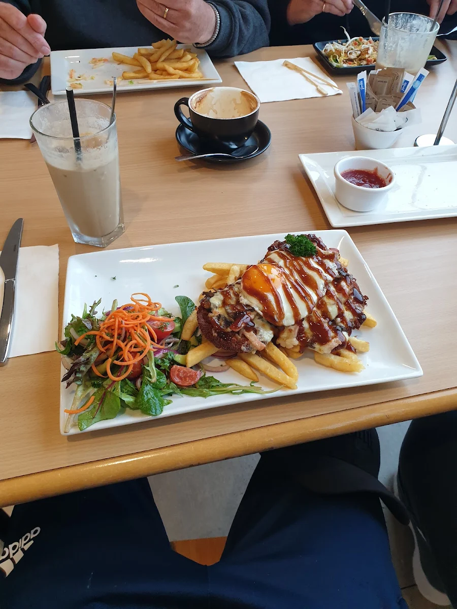 Aussie Breakfast, YE OLDE CAFE MOONTA BAY