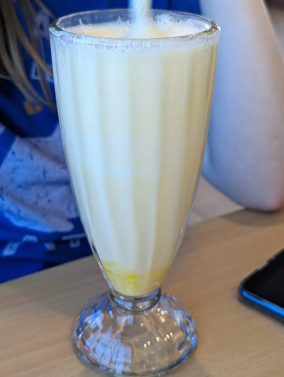 Thickshake, YE OLDE CAFE MOONTA BAY