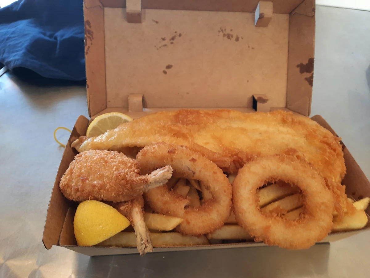 Seafood Basket, HQ Rolls & Chips
