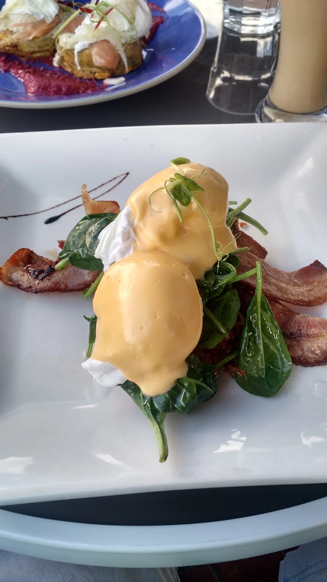 Eggs Benedict, Thread Cafe