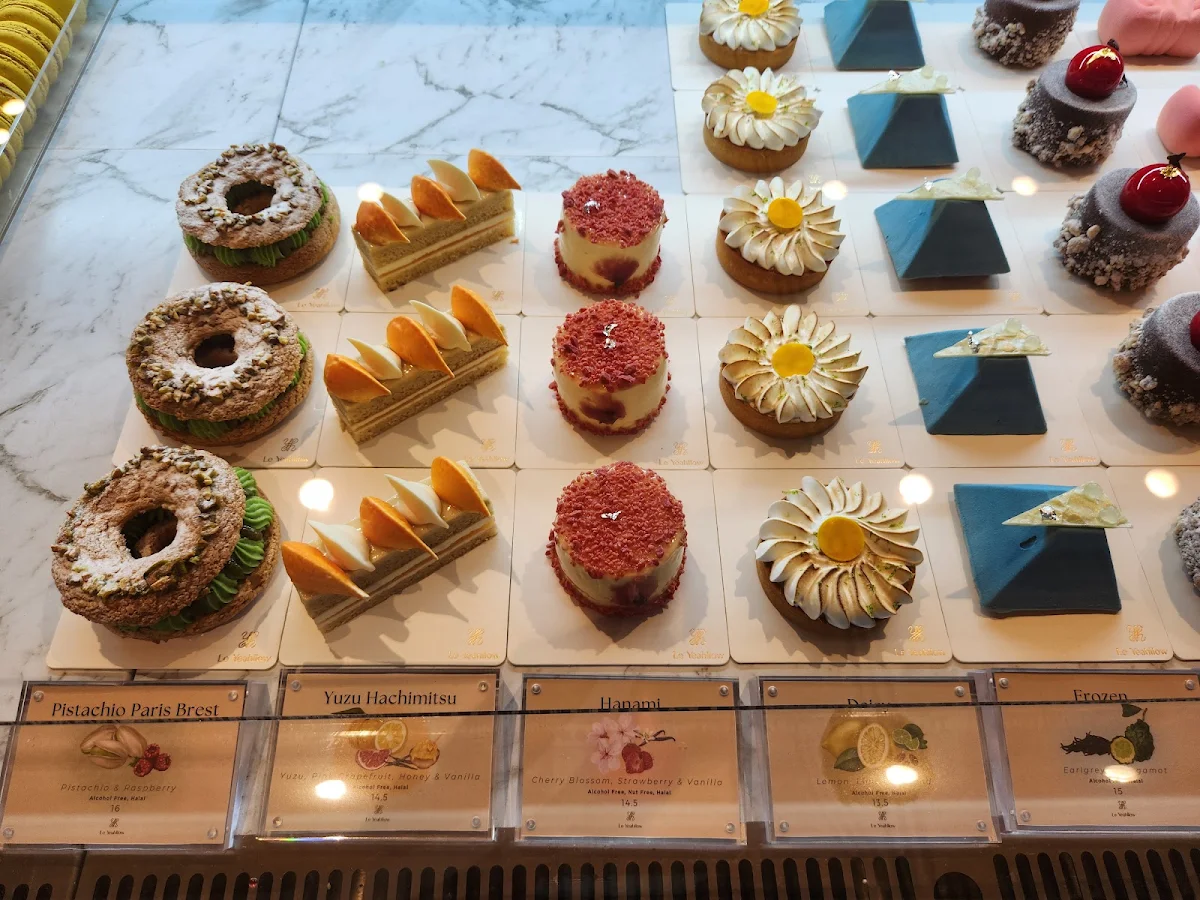 Macaroons, Le Yeahllow - Cake Shop Little Collins St
