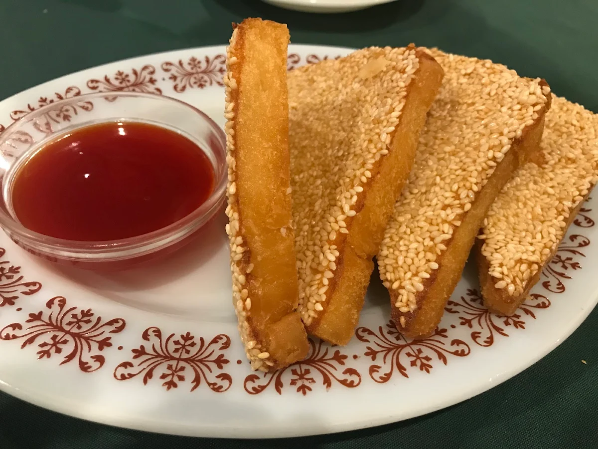 Highlights, Good Luck Restaurant
