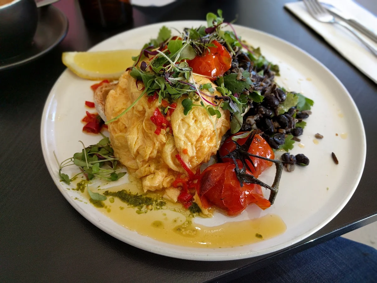 Chilli Scrambled Eggs with Black Beans