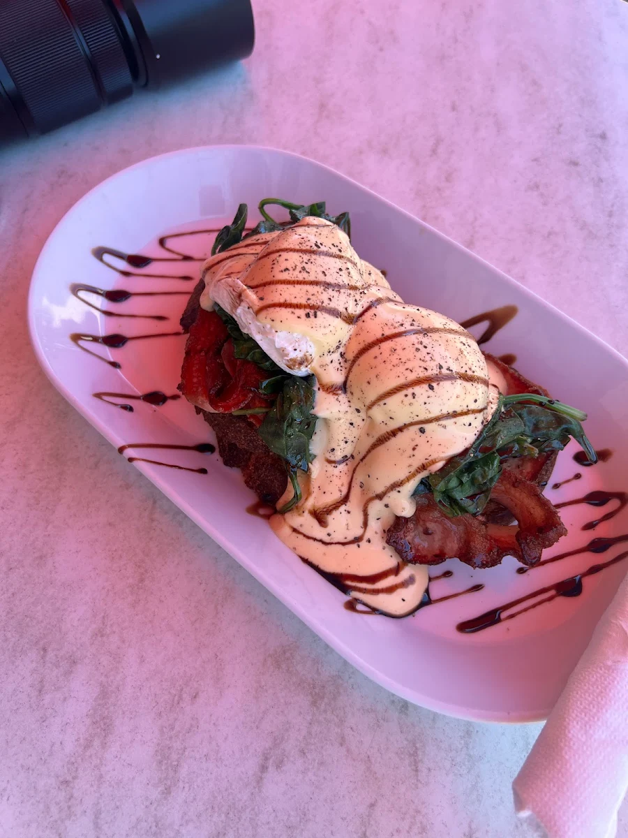 Highlights, MINA'S CAFE