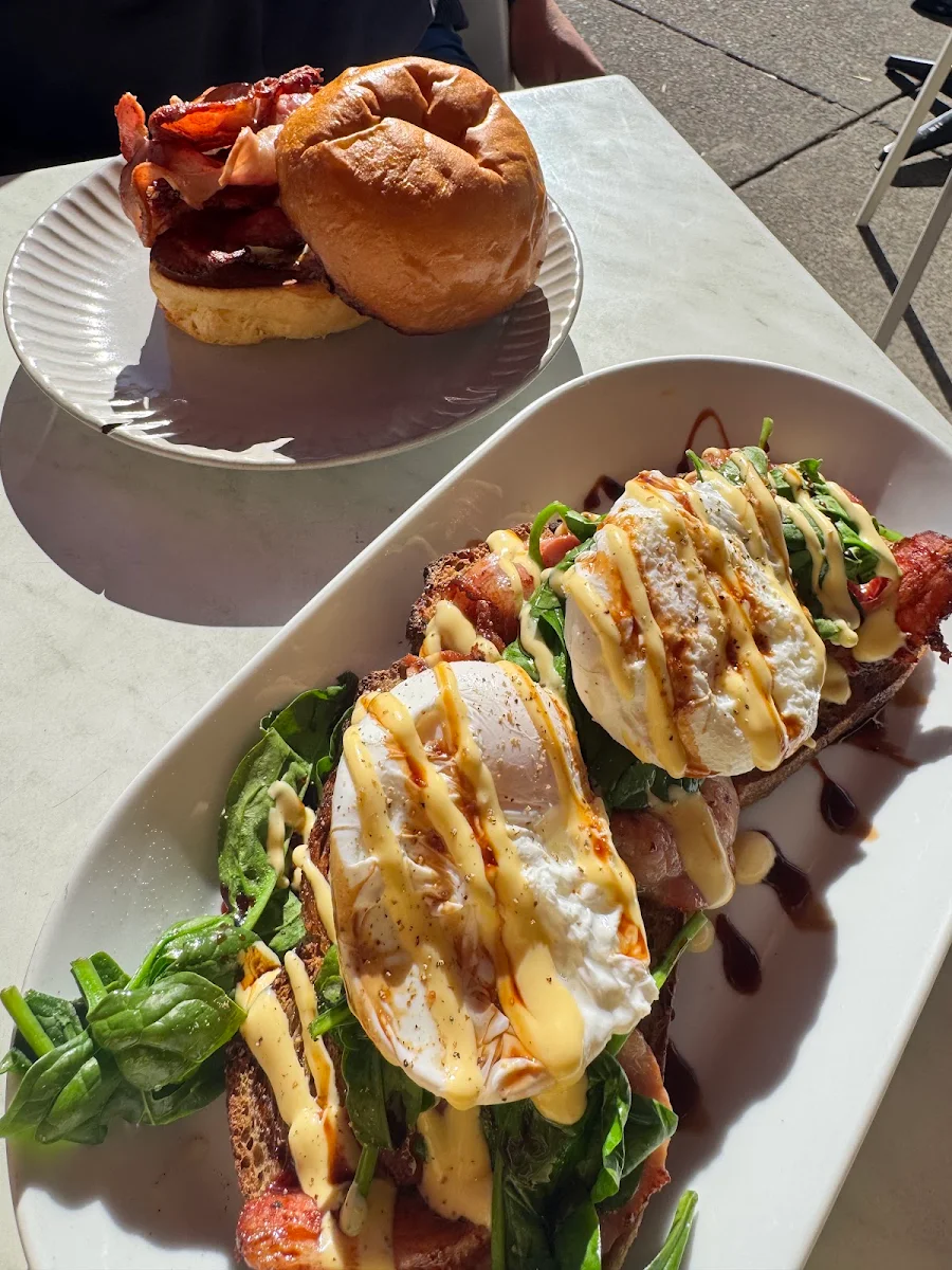Highlights, MINA'S CAFE