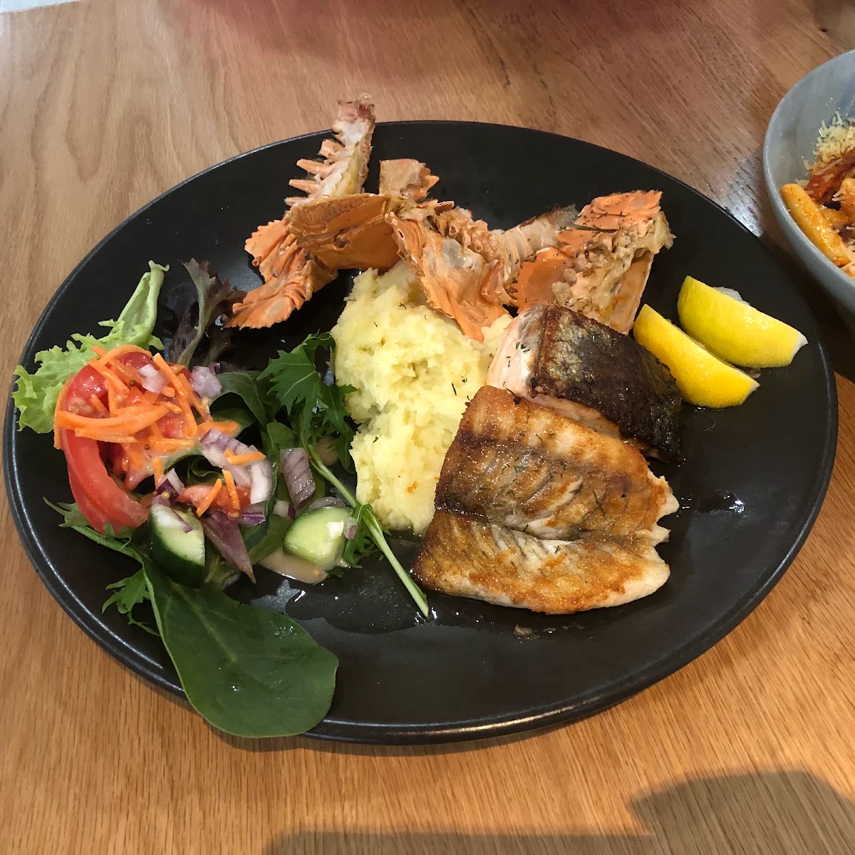 Highlights, Salute Restaurant