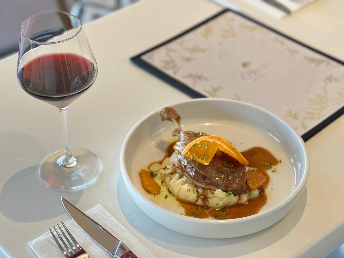 Highlights, Auzilia Restaurant and Bar