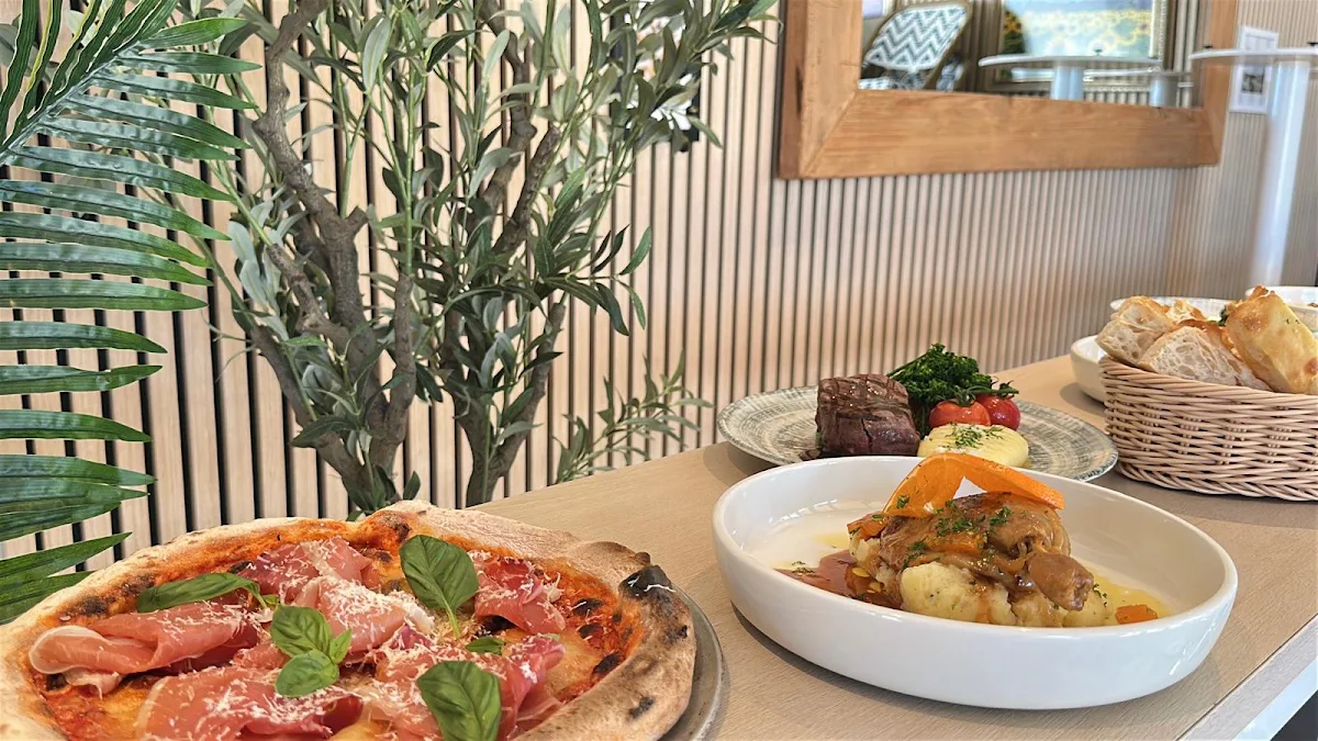 Highlights, Auzilia Restaurant and Bar