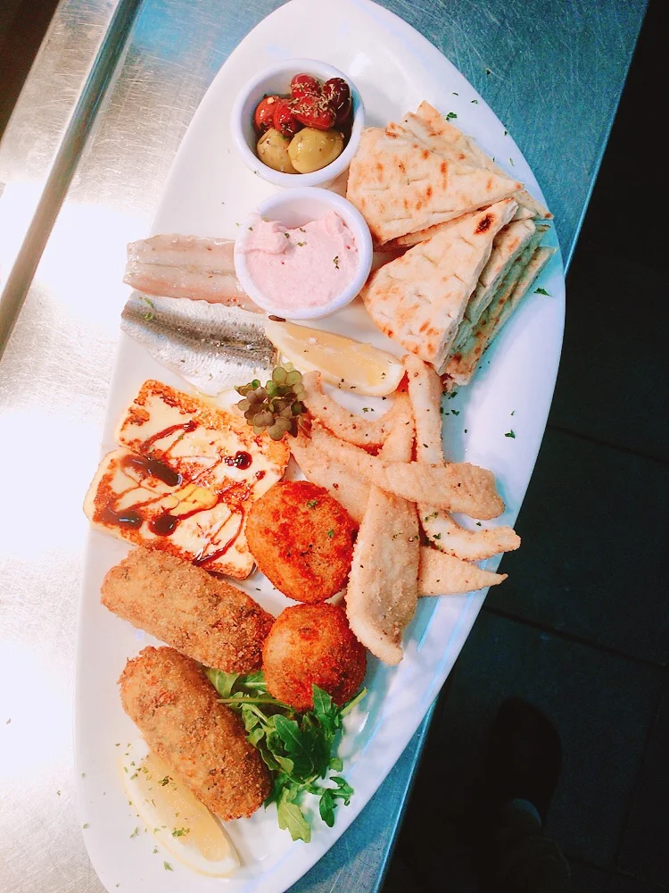 Trio Dips, Sea and shore restaurant